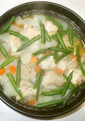 鶏もも肉と大根の鍋♪簡単鶏がらスープ-レシピのメイン写真
