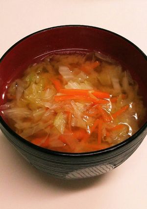 簡単！美味しい♪人参とキャベツのお味噌汁-レシピのメイン写真
