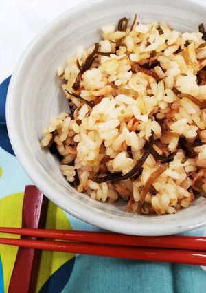日常の非常食。干しえびと塩昆布ご飯-レシピのメイン写真