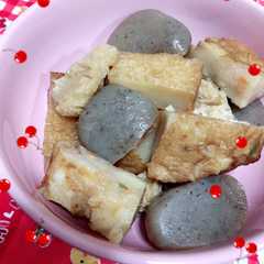 รูปของ 体に優しい味の蒟蒻と練り物の煮物(^^♪