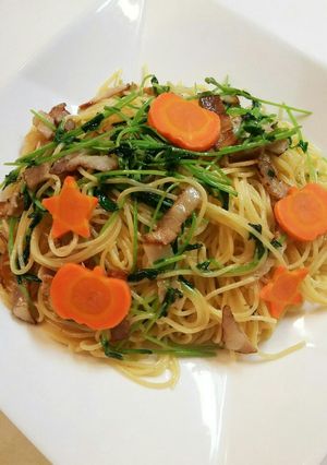 豆苗とベーコンのペペロンチーノ-レシピのメイン写真