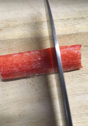 カニカマのストレスフリーな切り方-レシピのメイン写真