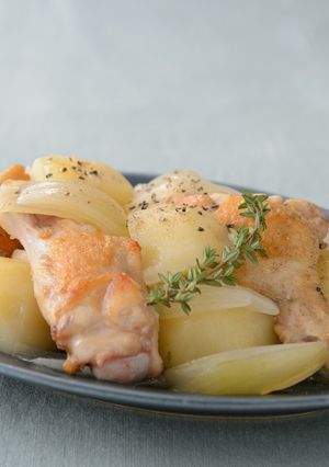 鶏手羽元とじゃがいもの白ワイン煮込み-レシピのメイン写真