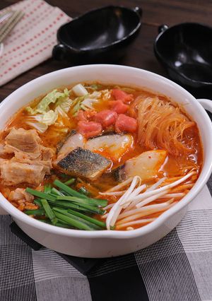 韓国風ピリ辛！たらとたらこの親子鍋-レシピのメイン写真