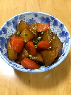 簡単、節約、コクうま!大根と人参の煮物-レシピのメイン写真