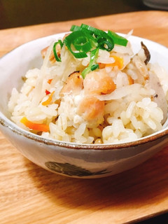 焼いた鳥もも肉を入れてもち麦炊き込みご飯-レシピのメイン写真