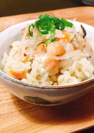 焼いた鳥もも肉を入れてもち麦炊き込みご飯-レシピのメイン写真