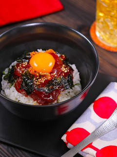 満足の一品♪マグロのキムチユッケ丼-レシピのメイン写真