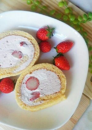 簡単♪♪可愛い❤いちごのロールケーキ-レシピのメイン写真