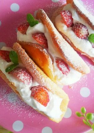 簡単❤可愛い♪♪苺オムレット-レシピのメイン写真