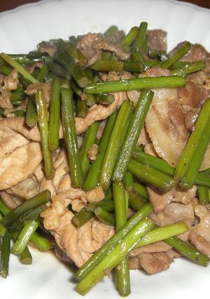 調味料は2つ！豚肉とにんにくの芽の炒め物-レシピのメイン写真