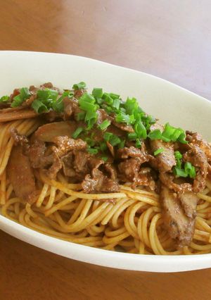 牛こま切れ肉とごぼうのトマト味噌パスタ-レシピのメイン写真