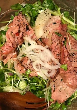 市販のローストビーフとカイワレのサラダ-レシピのメイン写真