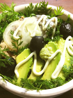 SDGs 鯖水煮缶&アボカド丼 人参の葉-レシピのメイン写真