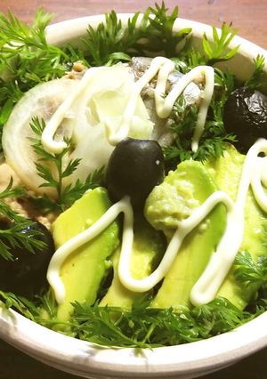 SDGs　鯖水煮缶＆アボカド丼　人参の葉-レシピのメイン写真