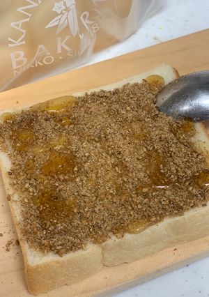 朝ごはんやおやつに ごま蜂蜜トースト-レシピのメイン写真