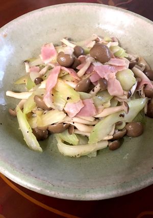 セロリとキノコの塩バター-レシピのメイン写真