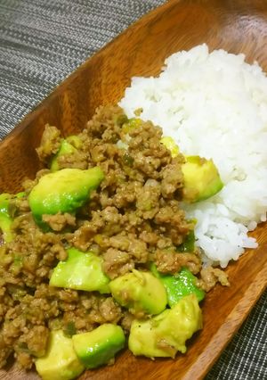 アボカドとひき肉の濃厚丼-レシピのメイン写真