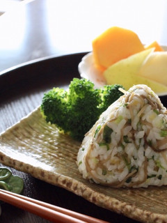 きんぴらゴボウのおにぎり-レシピのメイン写真