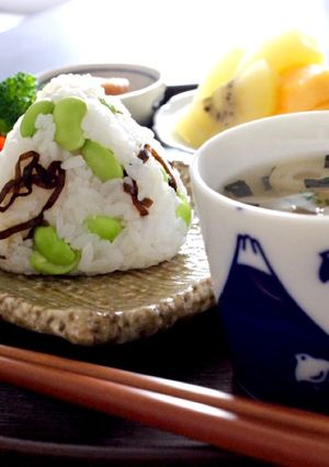おにぎり朝食☆枝豆と塩昆布のおにぎり-レシピのメイン写真