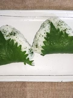 青じそふりかけのおにぎり-レシピのメイン写真