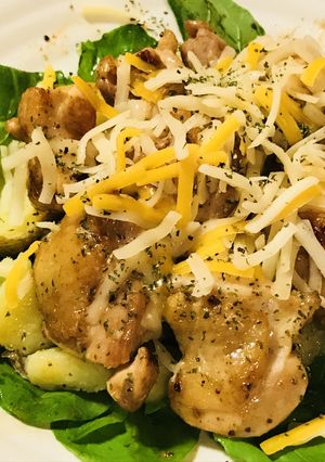 鶏肉の白ワインソテー☆チーズ＆サラダ添え-レシピのメイン写真