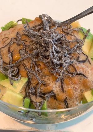 低糖質ズボラ飯 アボカド納豆の塩昆布のせ-レシピのメイン写真