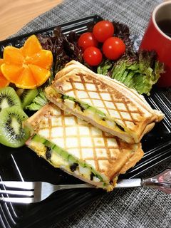 ふじっ子煮とハム卵チーズの和ホットサンド-レシピのメイン写真