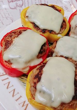 パプリカの肉詰めチーズ載せ-レシピのメイン写真
