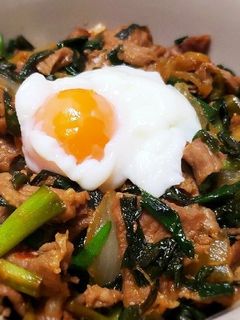 簡単!ピリ辛豚ニラ丼-レシピのメイン写真