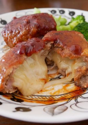 ナツメグ香るチーズｉｎハンバーグ-レシピのメイン写真
