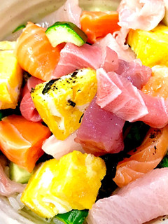 コロコロ刺身の海鮮丼 〜贅沢も節約も〜-レシピのメイン写真