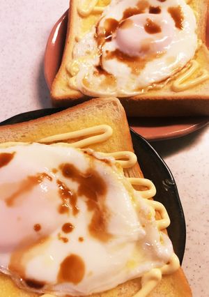 シンプルが一番☆トースト目玉焼き乗せ-レシピのメイン写真