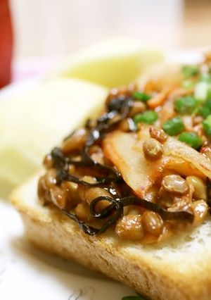 パンつく　キムチ納豆シソ昆布トースト-レシピのメイン写真