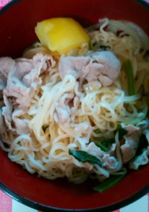 肉うどん風ラーメンとポテトサラダ-レシピのメイン写真