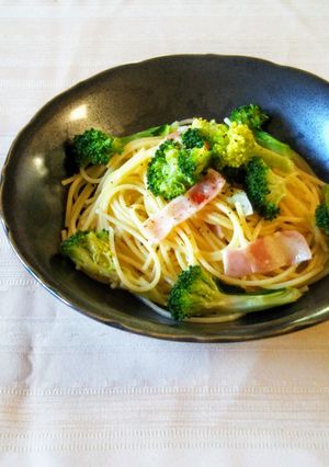 ブロッコリーのペペロンチーノ　パスタ昼食-レシピのメイン写真