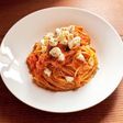ツナと玉ねぎ、モッツァレラのトマトパスタ