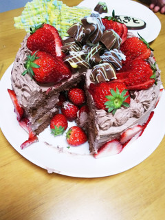 イチゴいっぱいびっくりケーキ-レシピのメイン写真