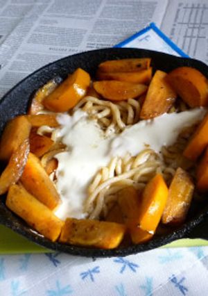 イシスキで焼き富有柿＋チーズの焼きうどん-レシピのメイン写真