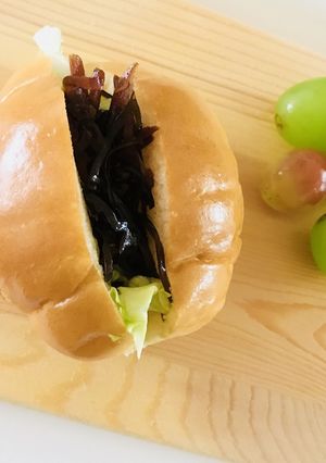ふじっ子煮で簡単★お惣菜パン-レシピのメイン写真