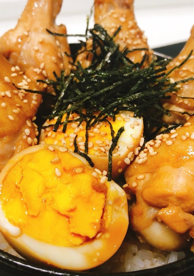 一人暮らしの骨付き鶏もも肉のさっぱり煮丼-レシピのメイン写真