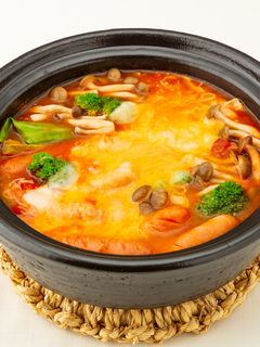 ピザ用チーズで簡単 トマトチーズ鍋-レシピのメイン写真