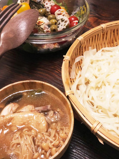 キノコたっぷり鳥手羽うどん-レシピのメイン写真