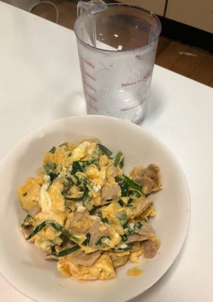 豚肉と卵とニラで炒め物-レシピのメイン写真