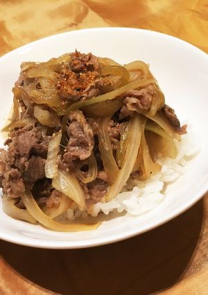 玉ねぎ多め、我が家のつゆだく牛丼-レシピのメイン写真