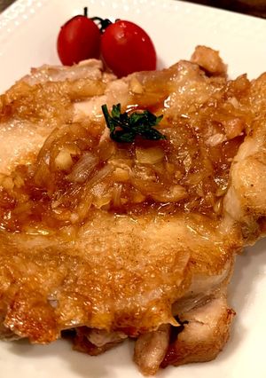 簡単チキンソテーニンニク玉ねぎソース-レシピのメイン写真