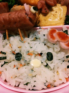 今日のキャラ弁11/9(キティ&タヌキ)-レシピのメイン写真