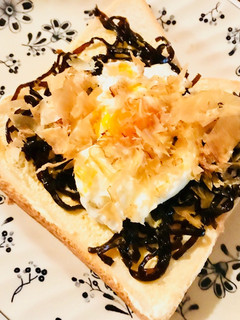 ふじっ子煮でボリュームオープンサンド-レシピのメイン写真