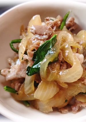 味覇で！豚肉、玉ねぎ、ほうれん草の炒め物-レシピのメイン写真