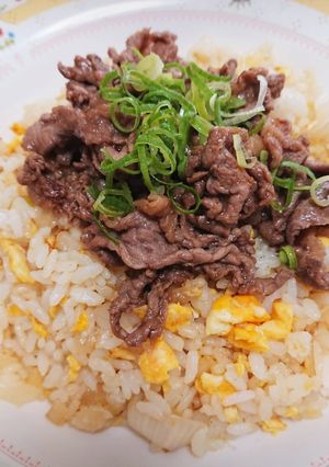 お肉をのせて♪満腹♪満足♪チャーハン♪-レシピのメイン写真